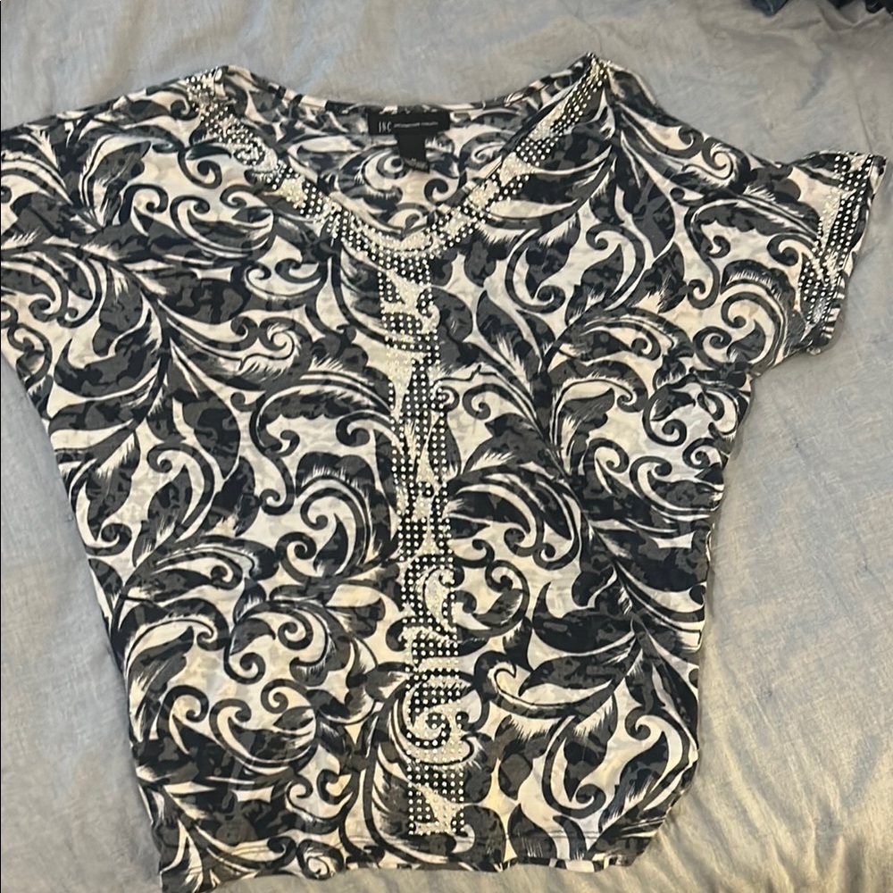 Black and White Patterned Women's Top